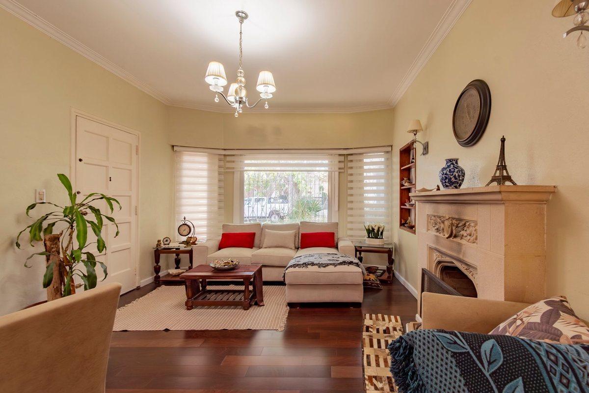 Foto de Casa en Venta 5 Amb. Ballester + cochera + pileta, imagen 1