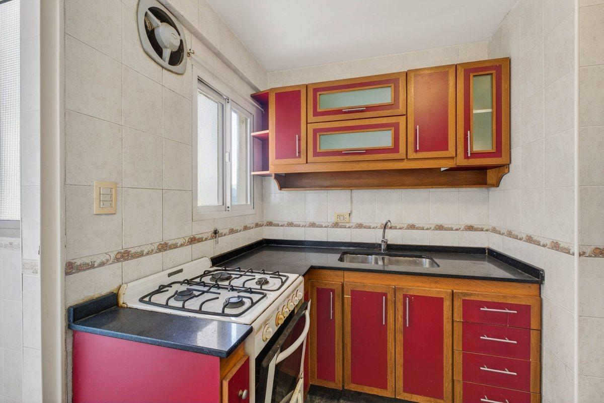 Foto de EN VENTA Departamento 4amb con balcón Refaccionado, imagen 3
