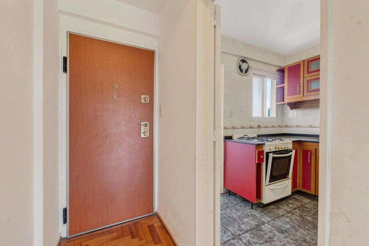 Foto de EN VENTA Departamento 4amb con balcón Refaccionado, imagen 1