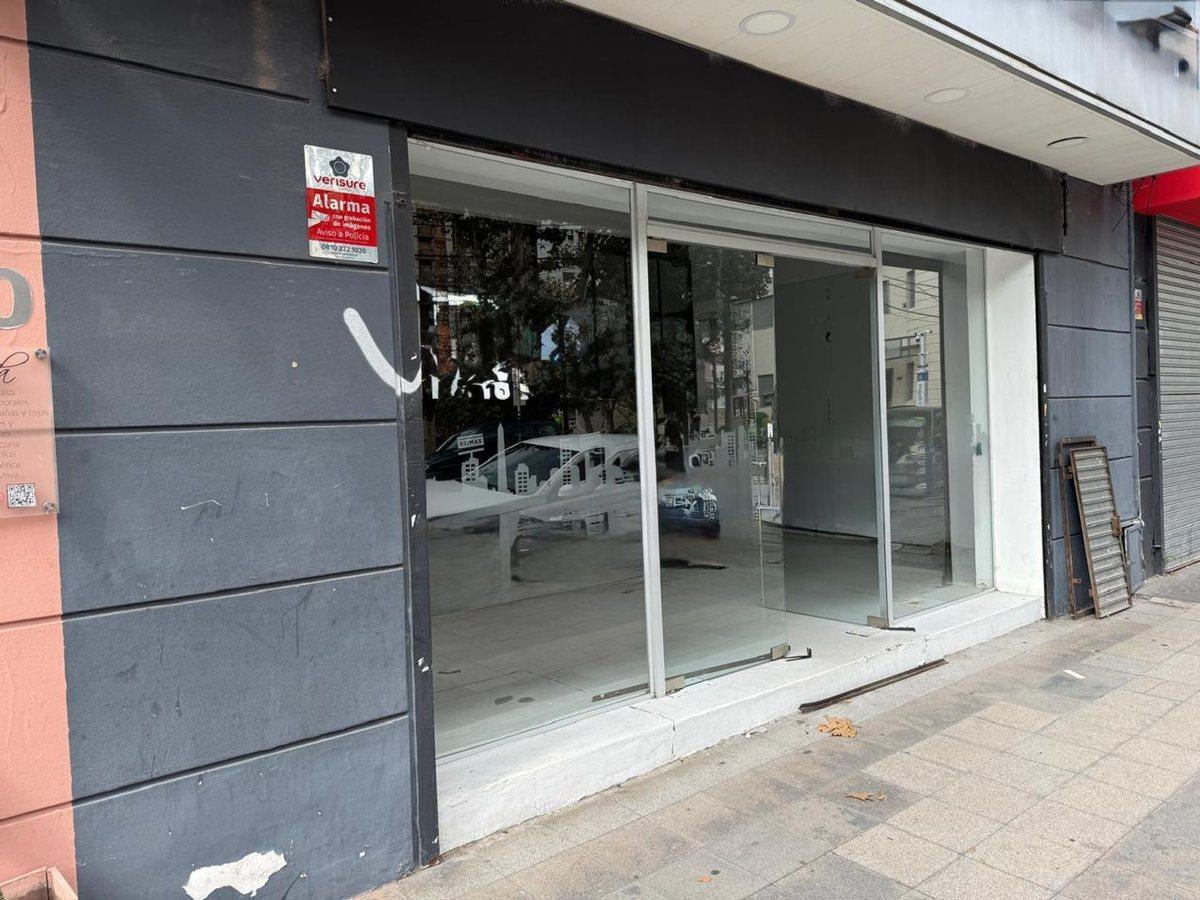 Foto de Importante Local de 200m2 en alquiler Avellaneda, imagen 3
