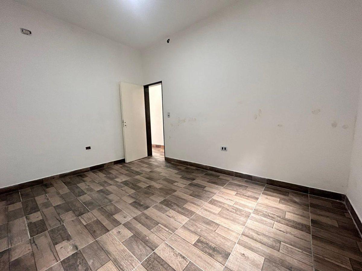 Foto de Casa 6 ambientes Lanús fondo libre cochera permuta, imagen 4