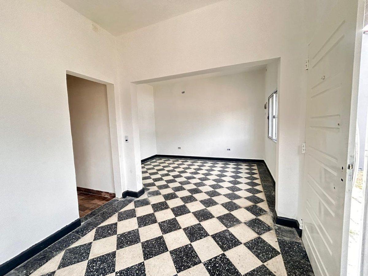 Foto de Casa 6 ambientes Lanús fondo libre cochera permuta, imagen 3
