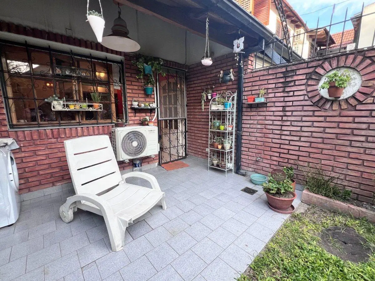TRIPLEX 4 amb en VENTA en HAEDO, COCHERA y JARDIN 2