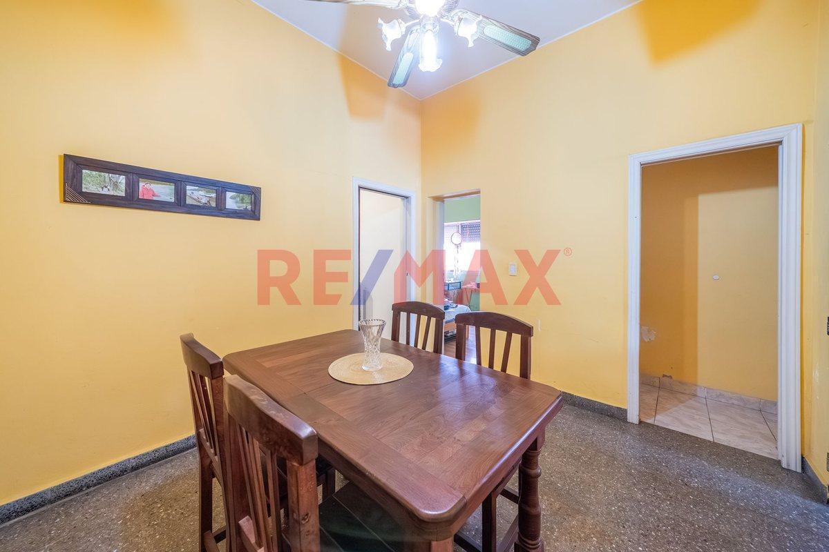 Foto de VENTA CASA 6 AMB C/QUINCHO y PILETA -Villa Adelina, imagen 5