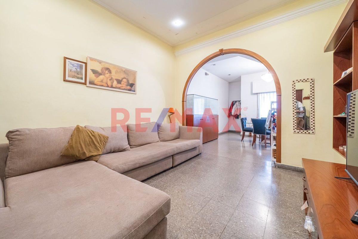 Foto de VENTA CASA 6 AMB C/QUINCHO y PILETA -Villa Adelina, imagen 3