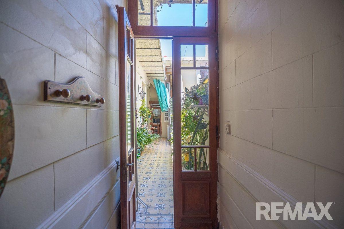 Foto de venta de ph con terraza propia en parque chacabuco, imagen 2