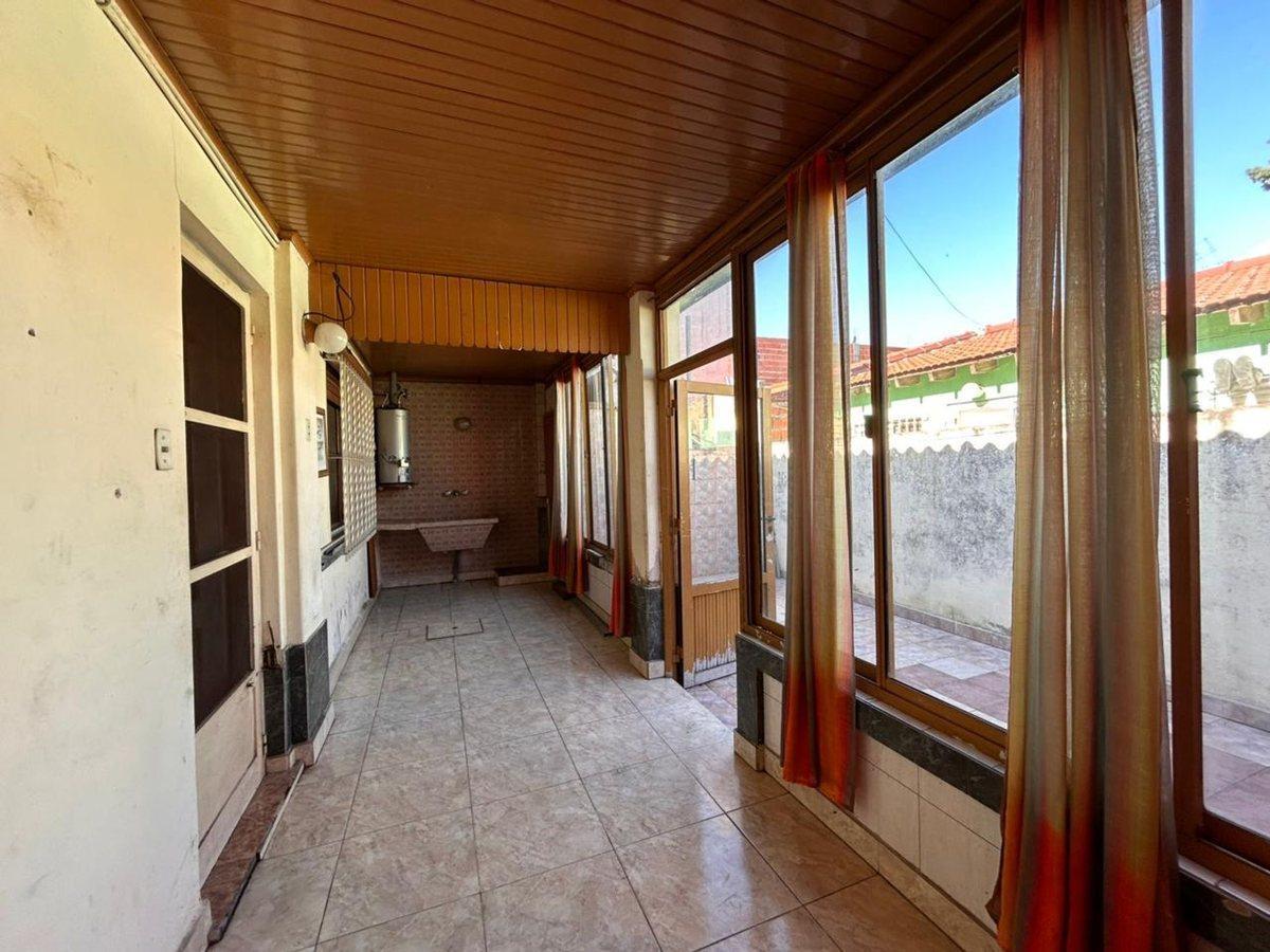 Foto de VENTA CASA 4 AMB JARDÍN GARAGE Y PATIO LANÚS ESTE, imagen 2