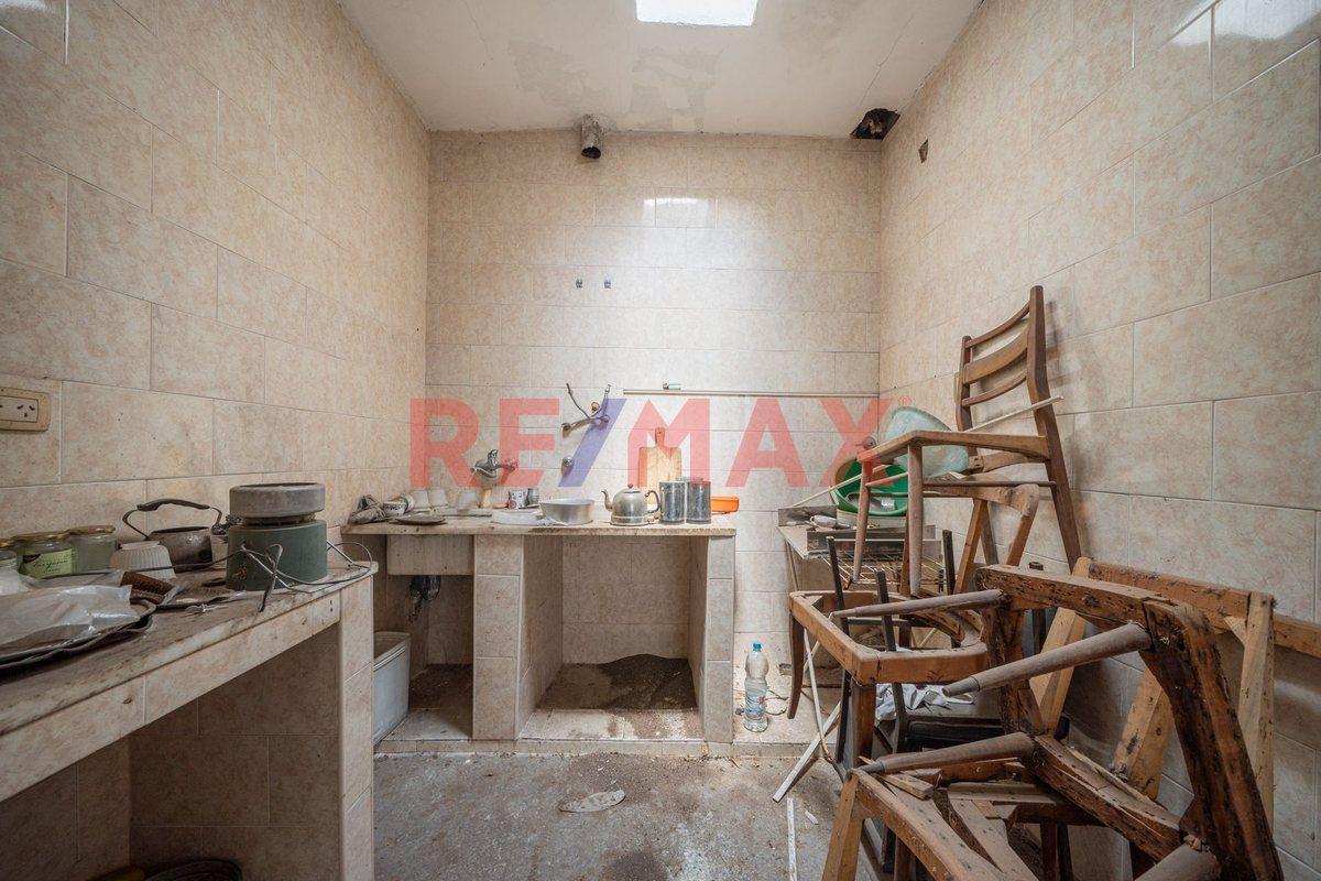 Foto de VENTA- CASA MULTI FAMILIAR – A RECICLAR, imagen 3