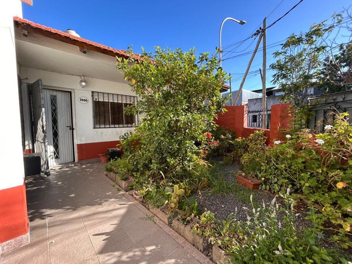 Foto de CASA PARA DOS FAMILIAS O VIVIENDA Y RENTA LANÚS O, imagen 3