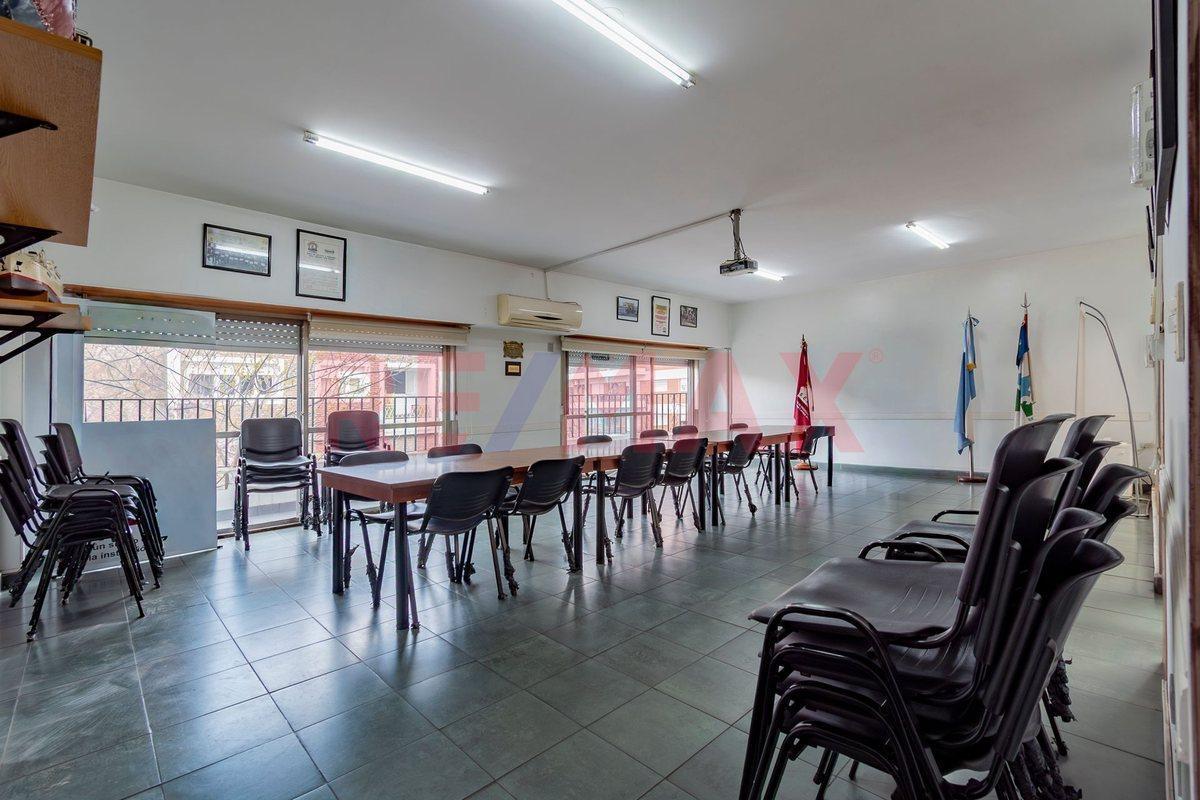 Foto de VENTA TRIPLEX 9 AMBIENTES CON TERRAZA - FINANCIA, imagen 2