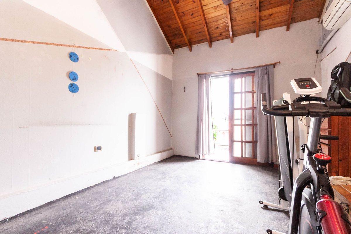 Foto de Venta Casa 6 ambientes Lanus, imagen 3