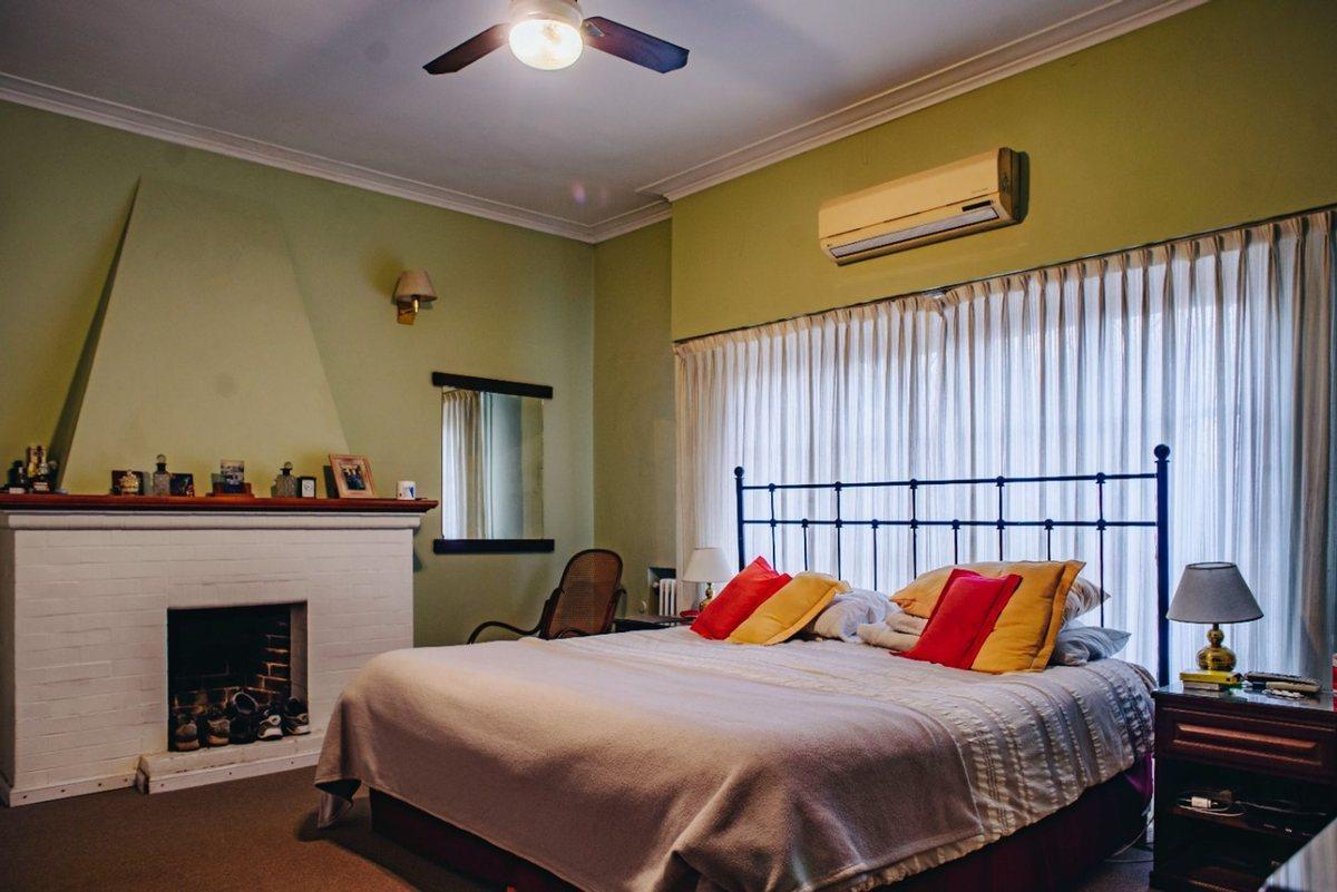 Foto de CASA 6 amb en Venta en HURLINGHAM, PILETA, imagen 4