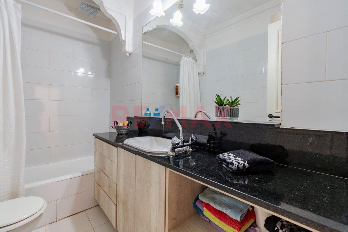 Foto de VENTA- depto con balcón corrido y patio propio, imagen 2