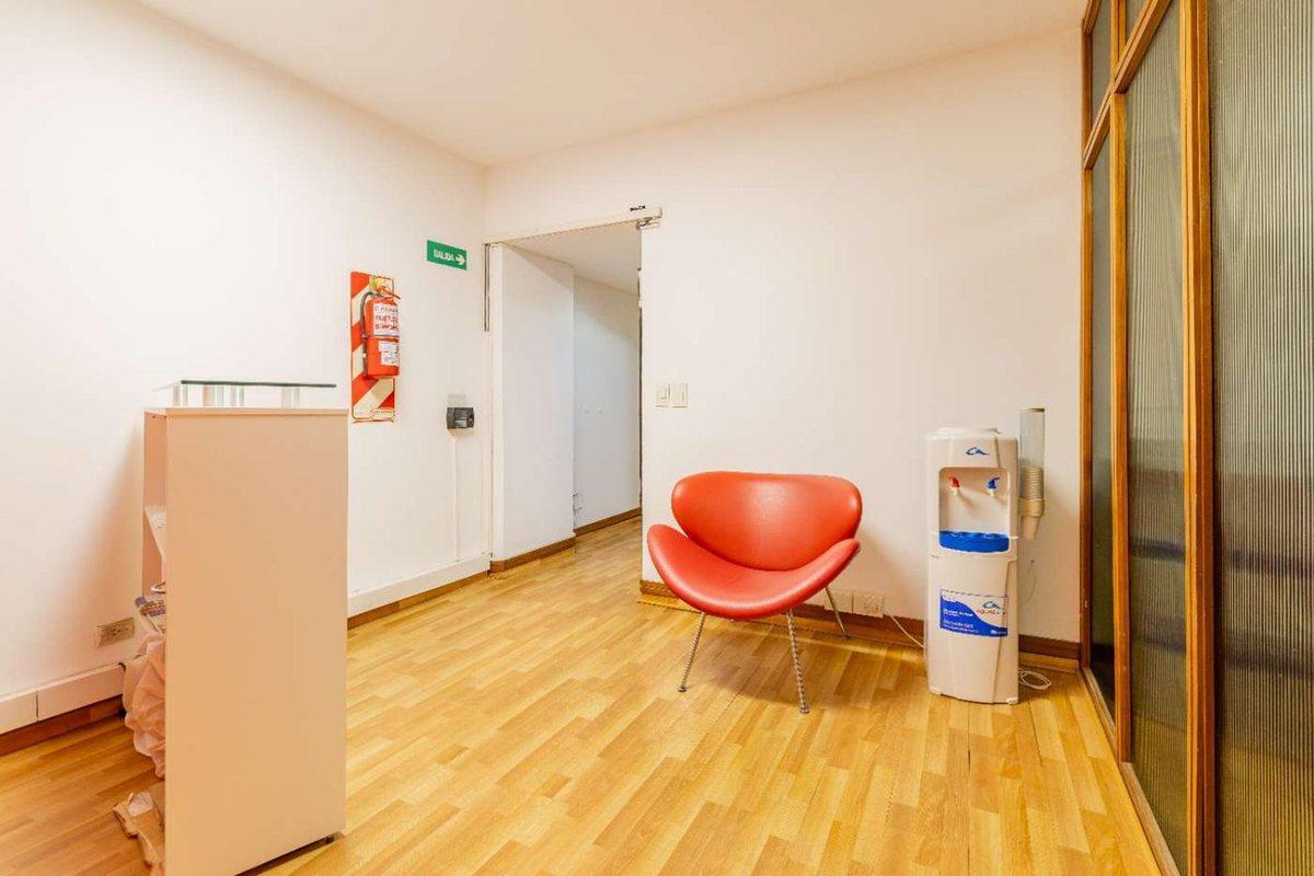 Foto de VENTA Oficina 174m² Montserrat luminosa, imagen 2