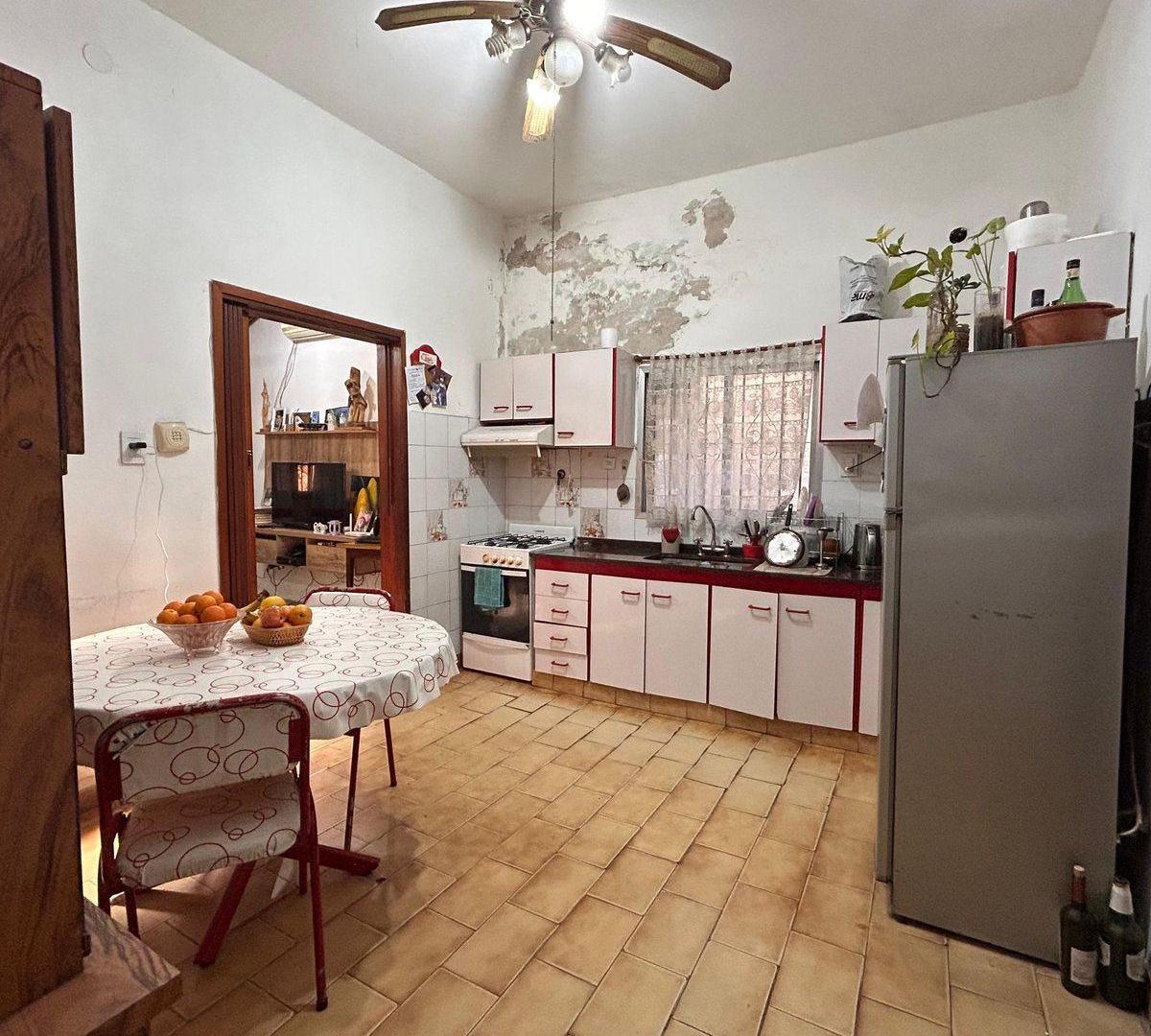 Foto de CASA 4 AMB CON COCHERA JARDIN Y LOCAL LANUS OESTE, imagen 5