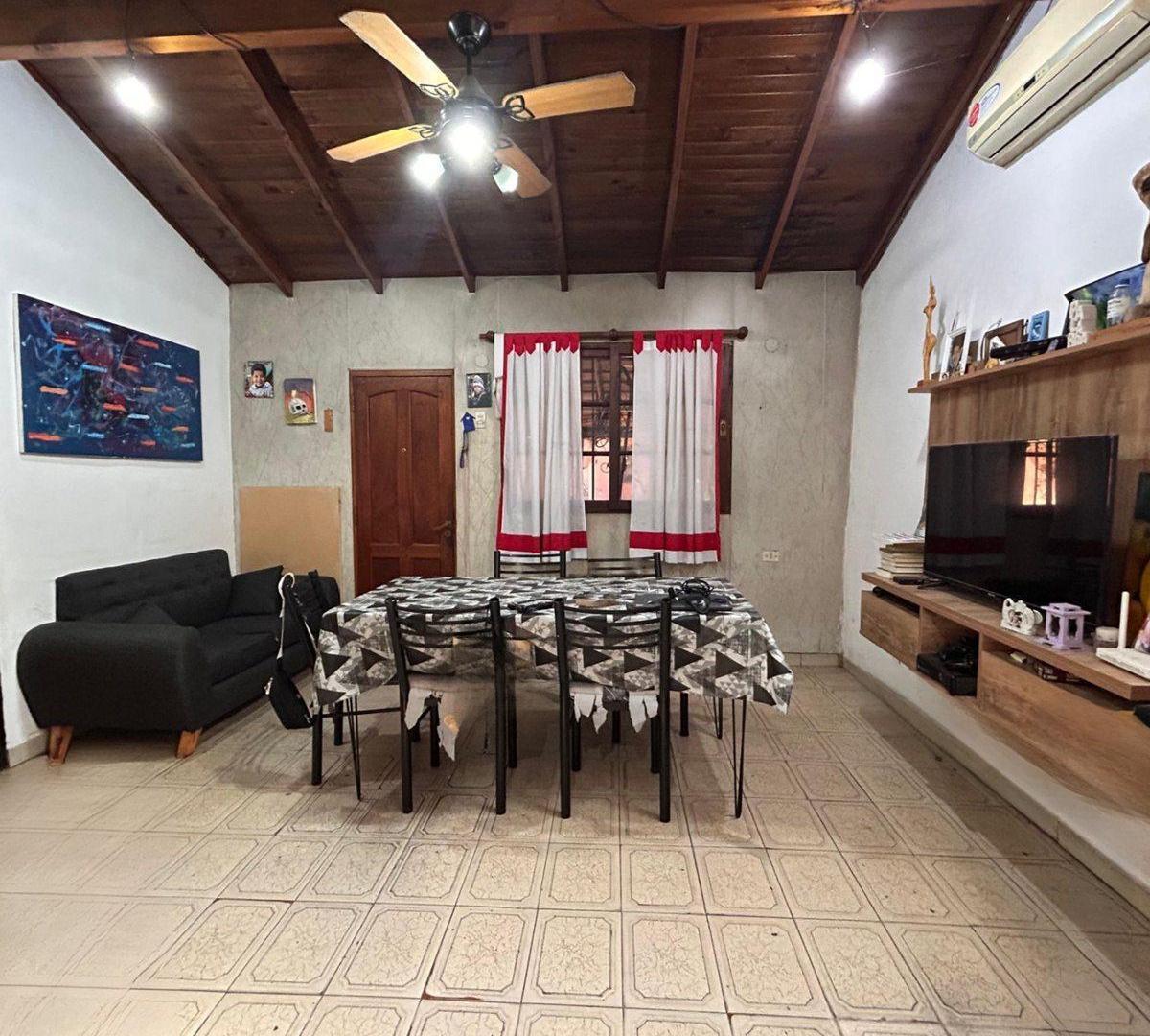 Foto de CASA 4 AMB CON COCHERA JARDIN Y LOCAL LANUS OESTE, imagen 4