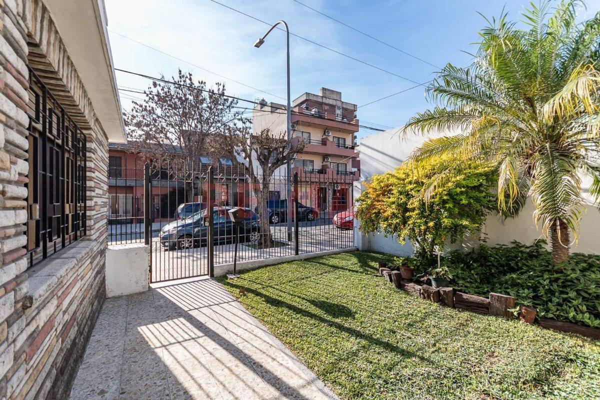 Foto de Casa con Jardin y cochera en Villa Lugano, imagen 5