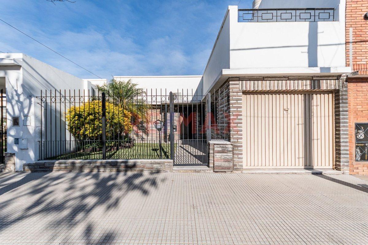 Foto de Casa con Jardin y cochera en Villa Lugano, imagen 2