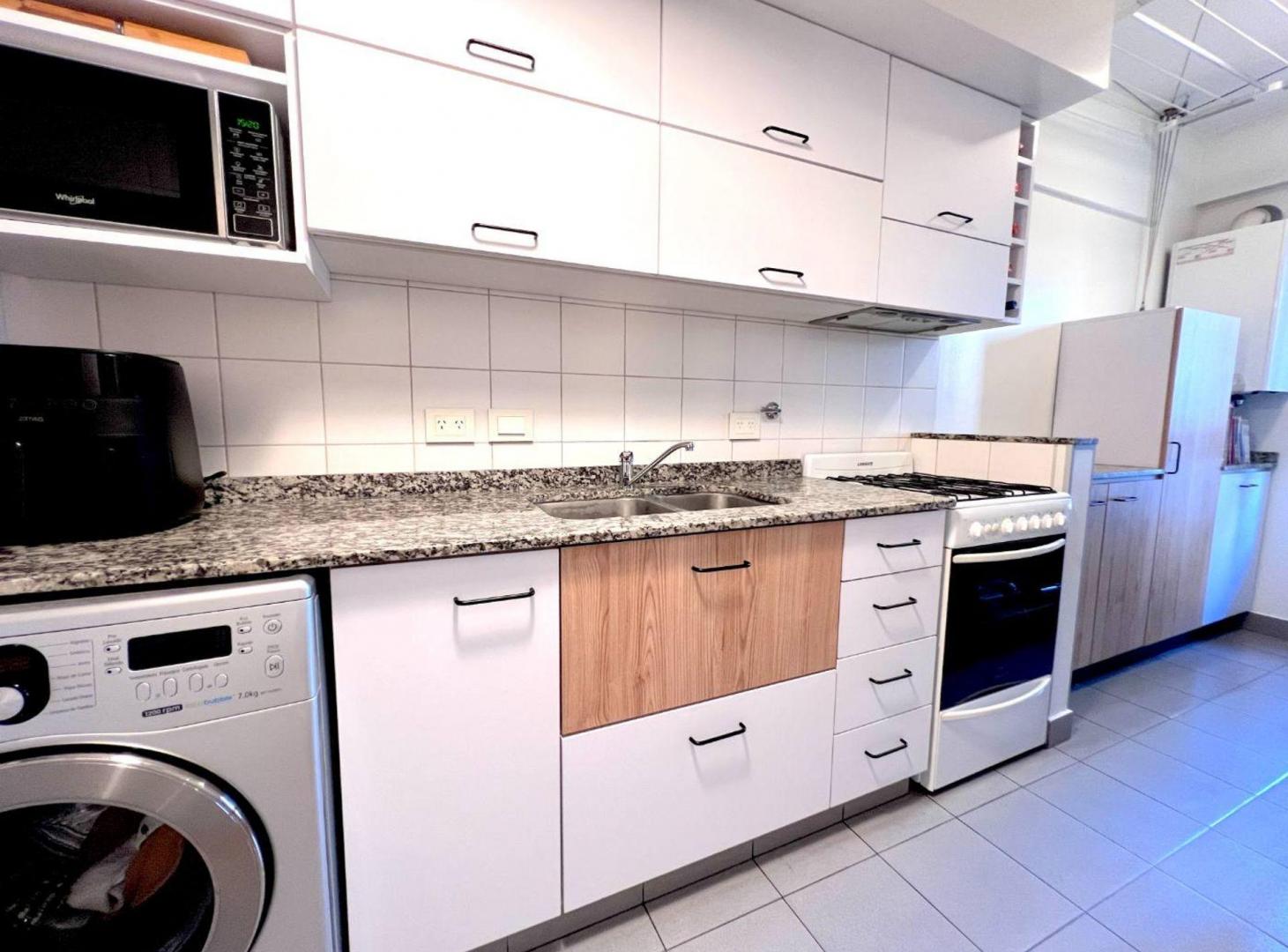 Foto de Venta moderno 3 ambientes con cochera en caballito, imagen 2