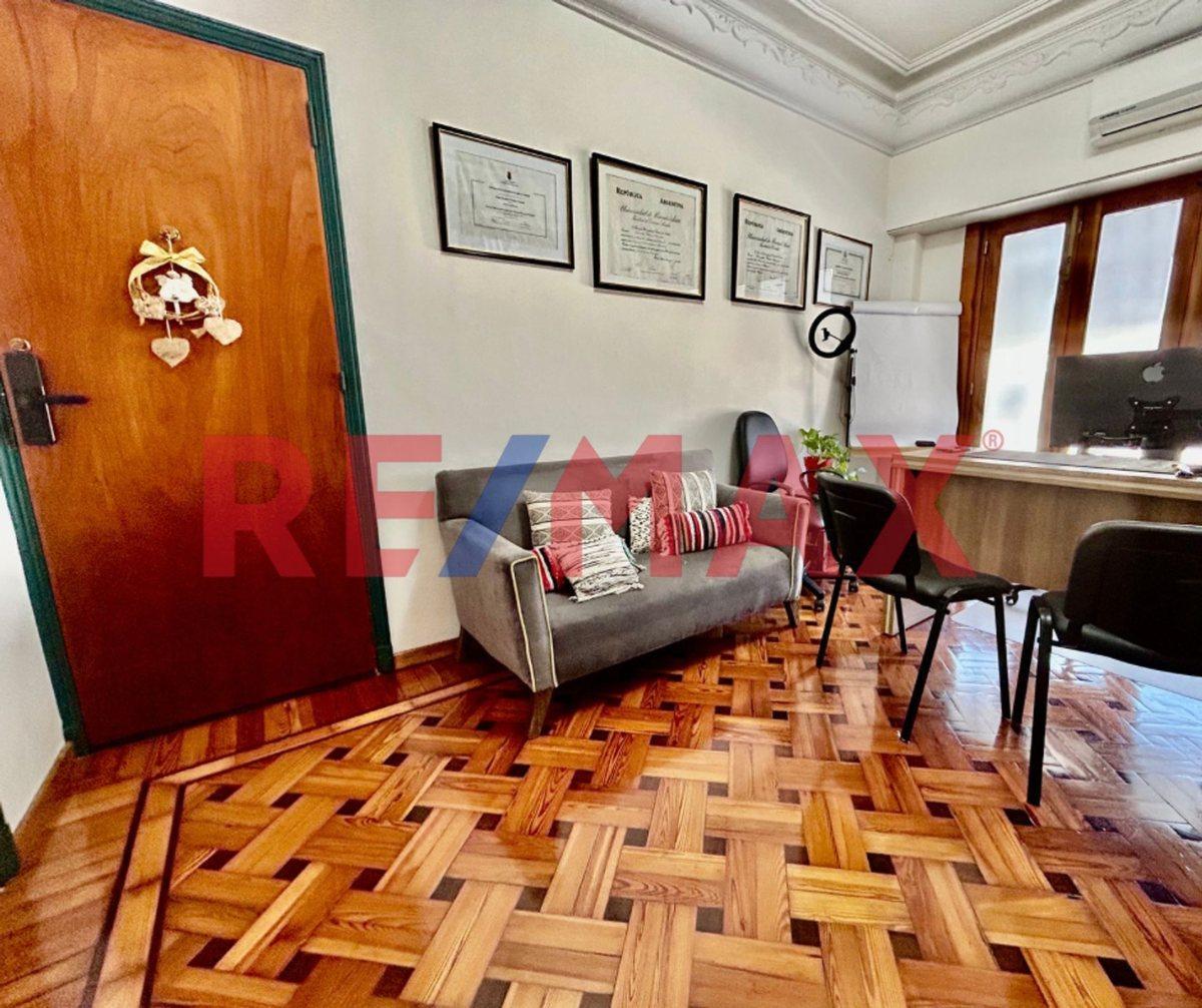 Foto de VENTA DEPTO 5 AMB C/ BALCÓN, 2 COCHERAS Y PATIO, imagen 3