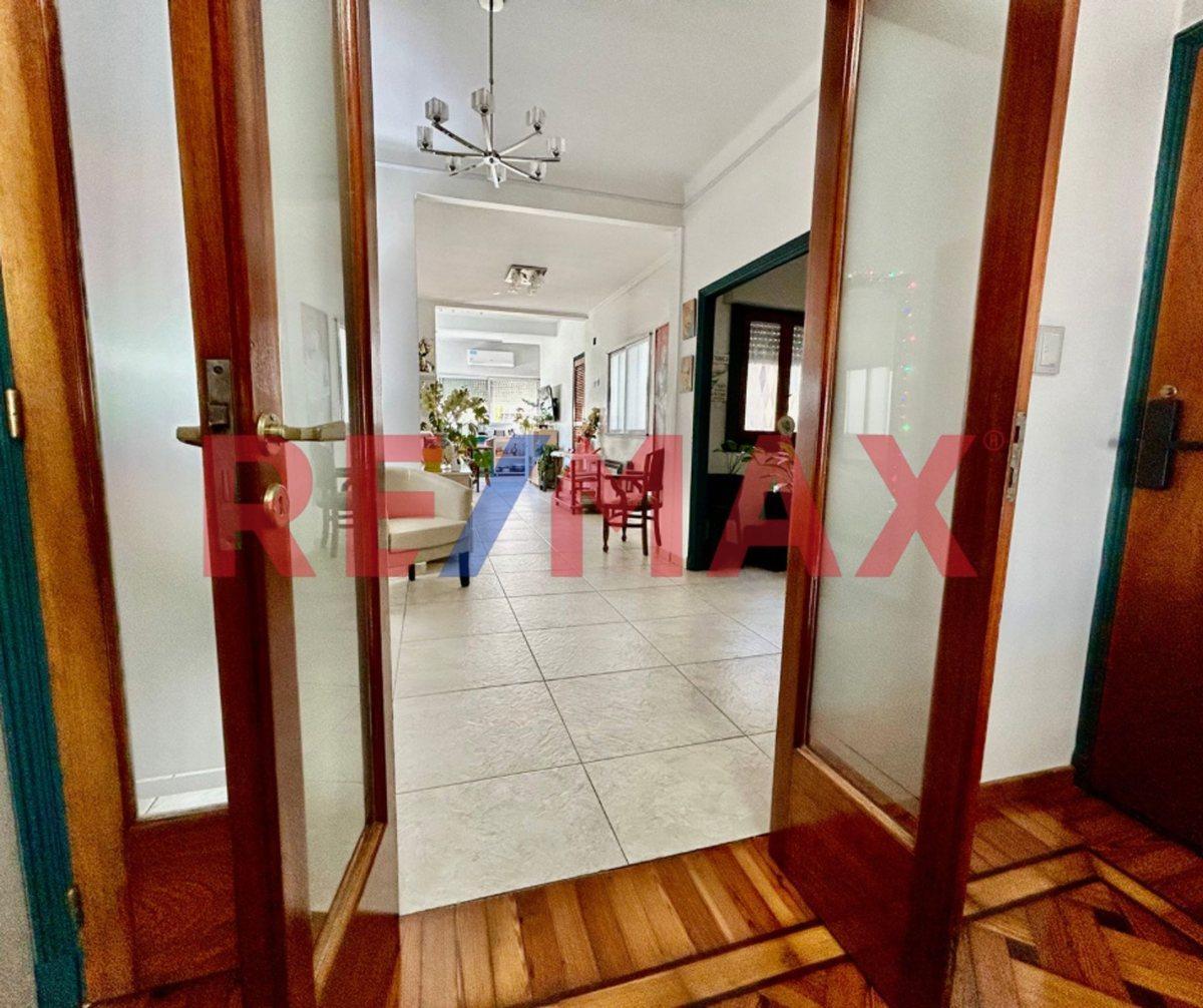Foto de VENTA DEPTO 5 AMB C/ BALCÓN, 2 COCHERAS Y PATIO, imagen 5