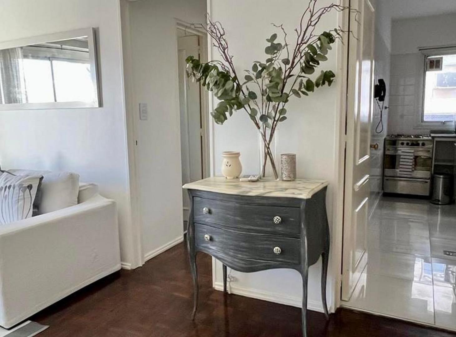 Foto de VENTA DEPTO 2 AMB LUMINOSO PISO ALTO-RETIRO, imagen 2