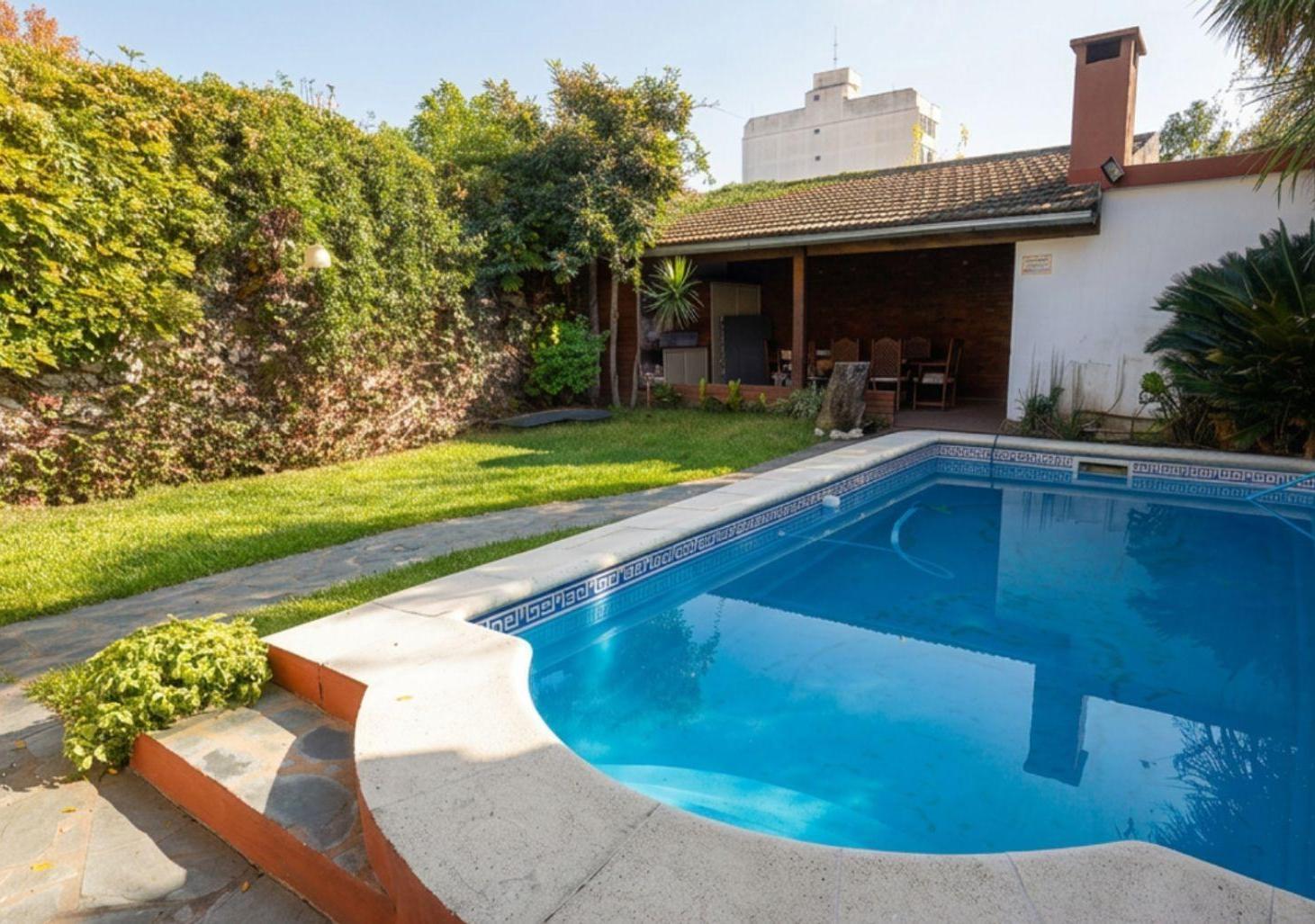 Foto de 4 Amb c/ Pileta Jardín Parrilla Cochera Ballester, imagen 2