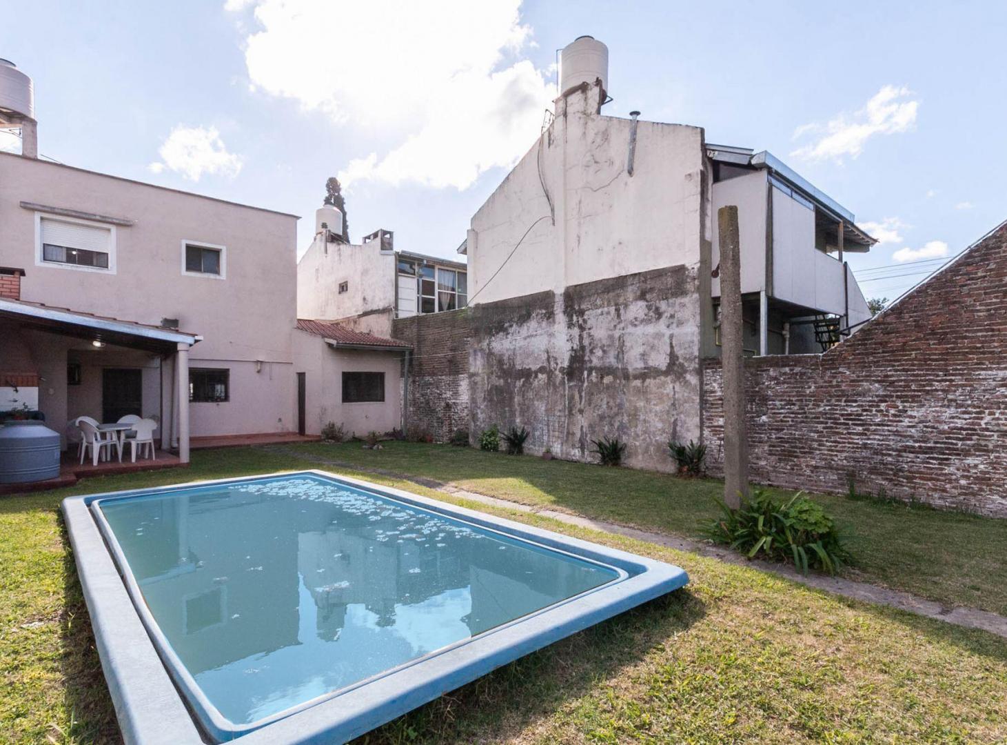 Foto de VENTA CASA 3 AMB PATIO PILETA QUINCHO GARAGE, imagen 2