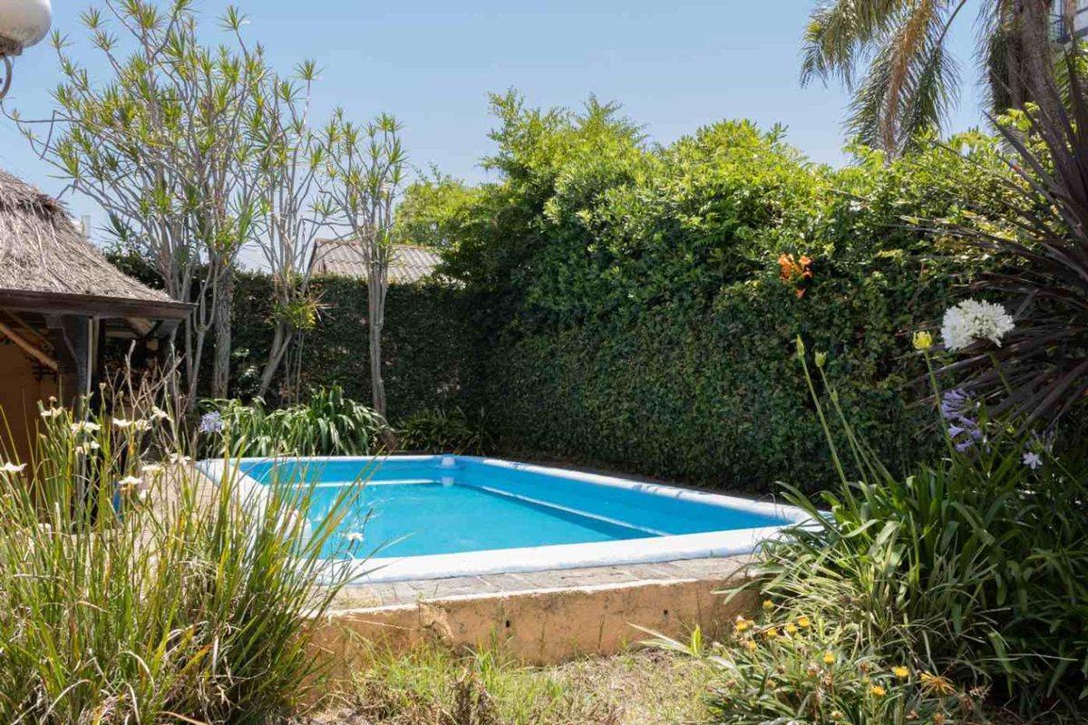 Foto de Venta casa en Quilmes con jardín quincho, pileta, imagen 5