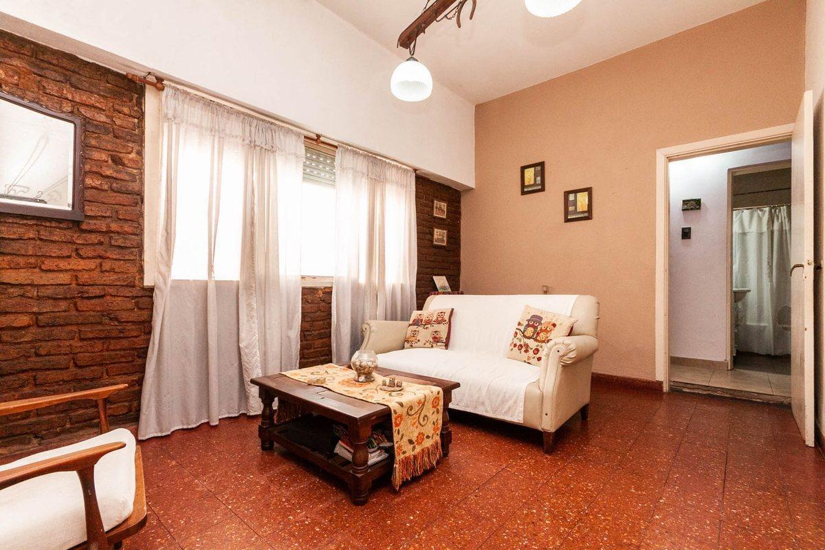 Foto de VENTA CASA 3 AMB QUINCHO FONDO BANFIELD OESTE, imagen 3