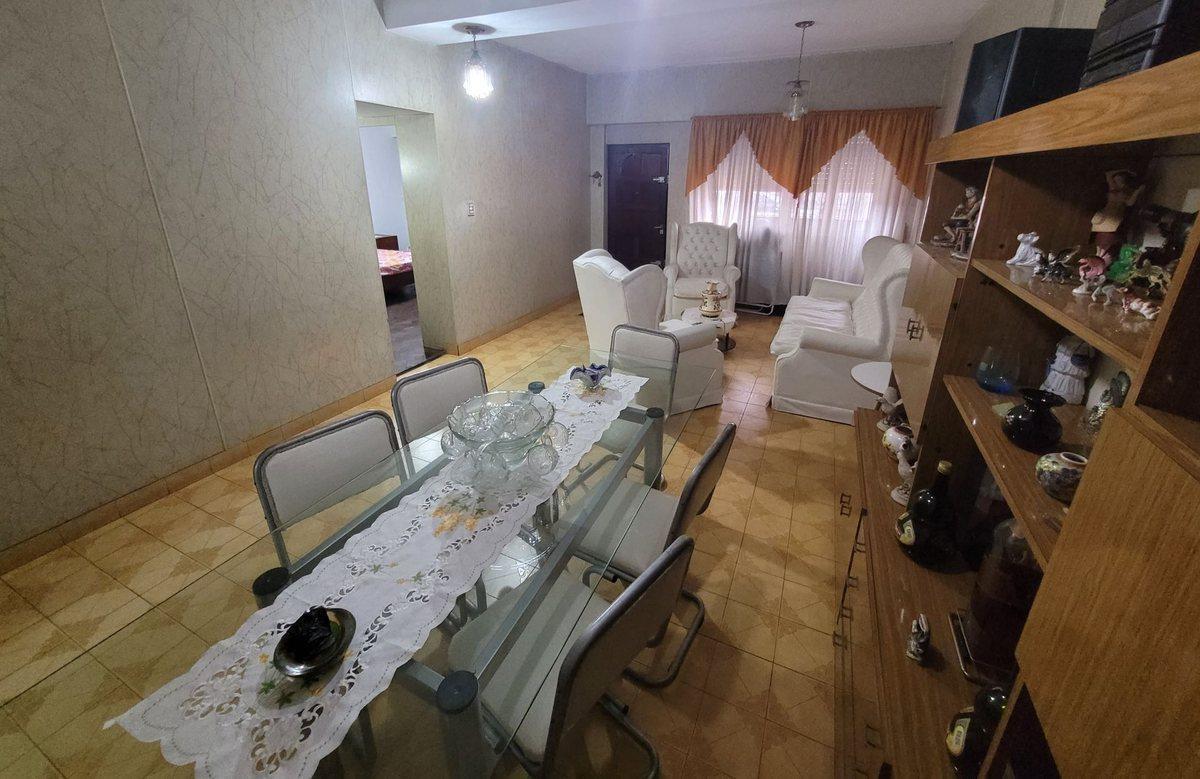 Foto de VENTA CASA PATIO PARRILLA COCHERAS TERRAZA LANUS, imagen 2