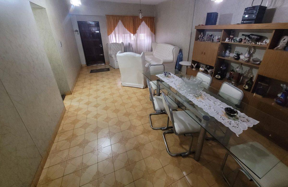 Foto de VENTA CASA PATIO PARRILLA COCHERAS TERRAZA LANUS, imagen 1