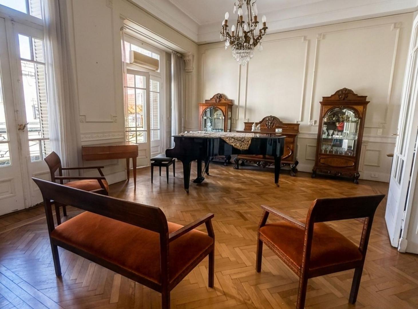 Foto de Piso Francés 300m² Estilo y Categoría Congreso, imagen 1