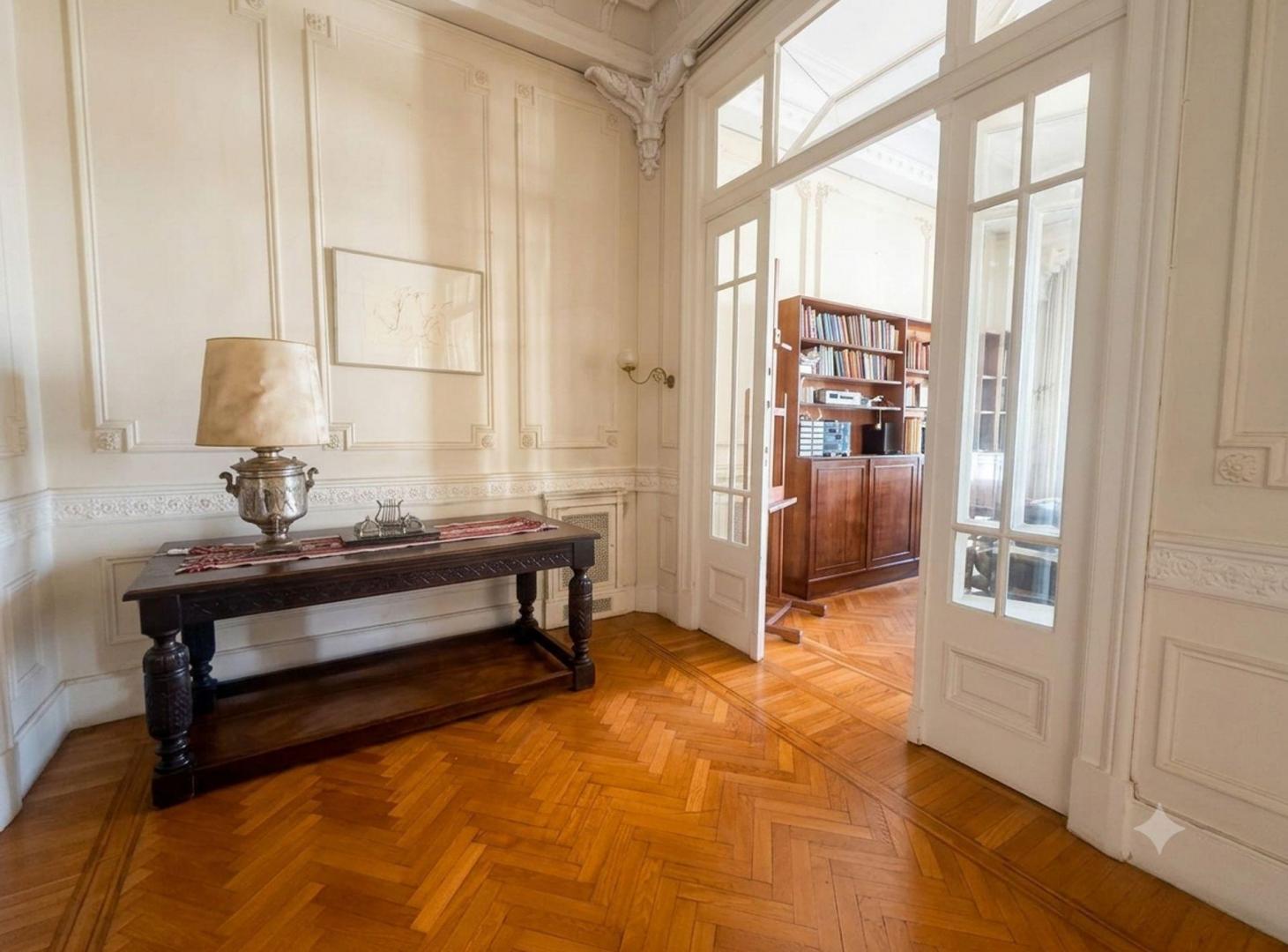 Foto de Piso Francés 300m² Estilo y Categoría Congreso, imagen 3