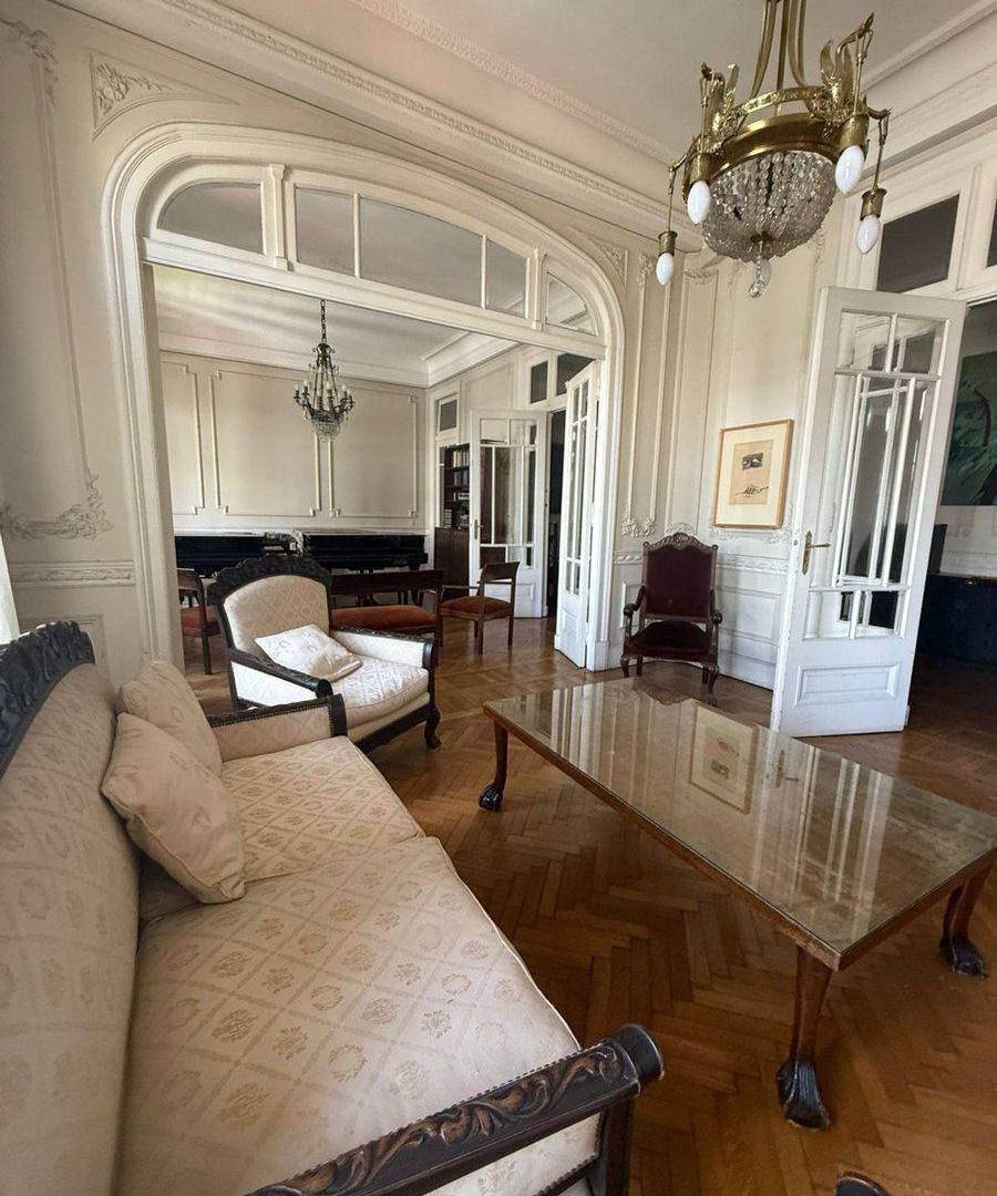 Foto de Piso Francés 300m² Estilo y Categoría Congreso, imagen 2