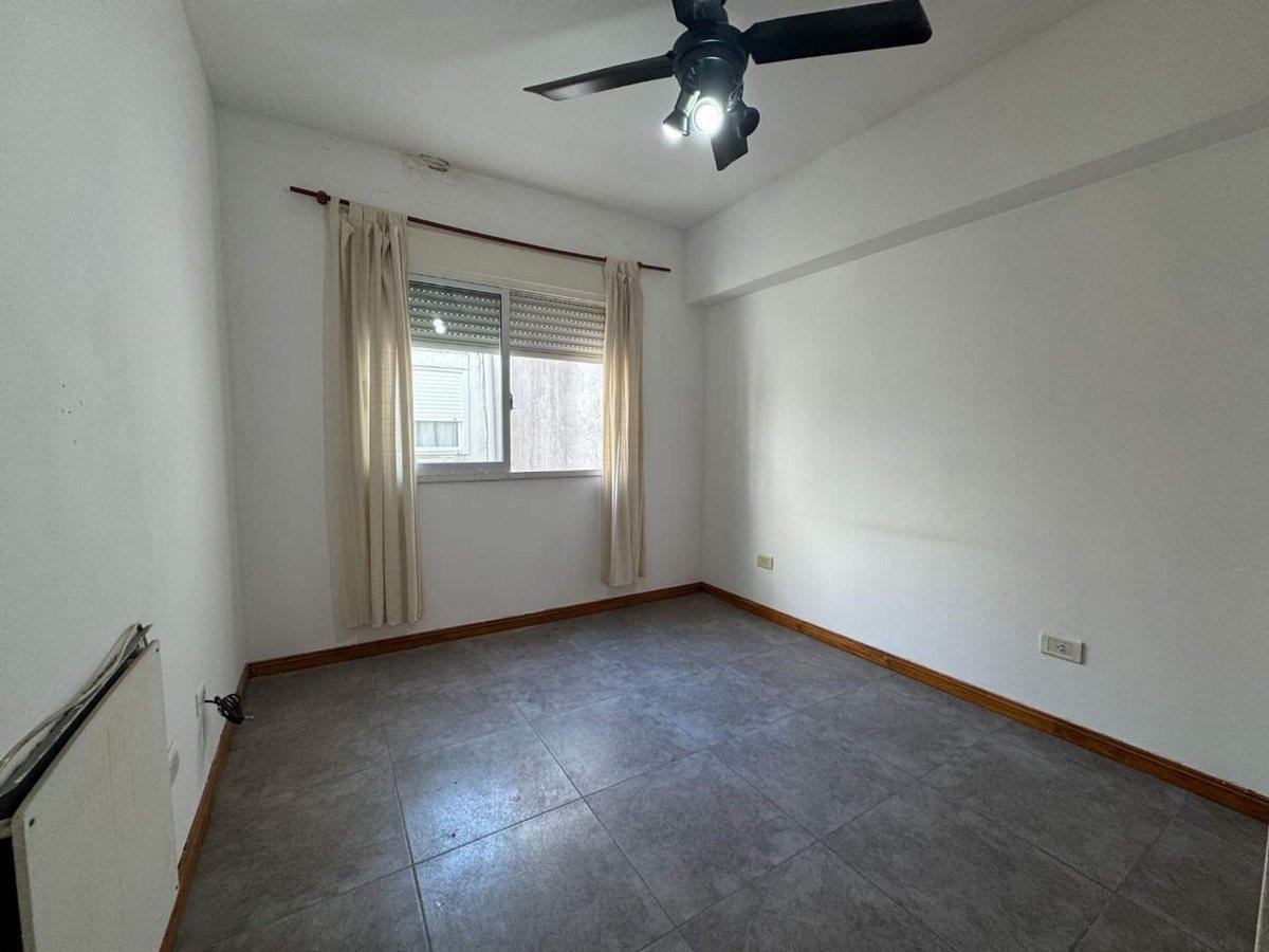Foto de VENTA PH DE 2 AMB C/TERRAZA FLORES- APTO CREDITO, imagen 4
