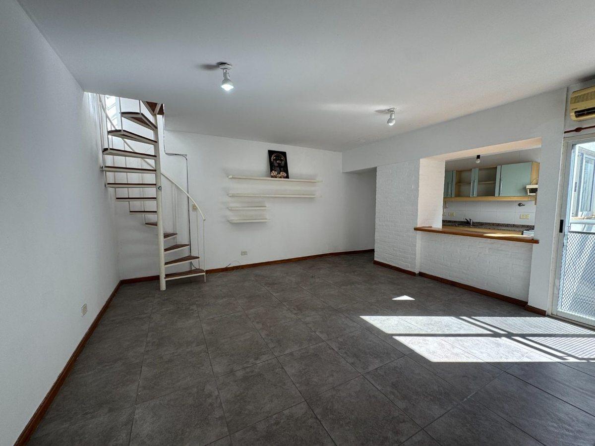 Foto de VENTA PH DE 2 AMB C/TERRAZA FLORES- APTO CREDITO, imagen 3