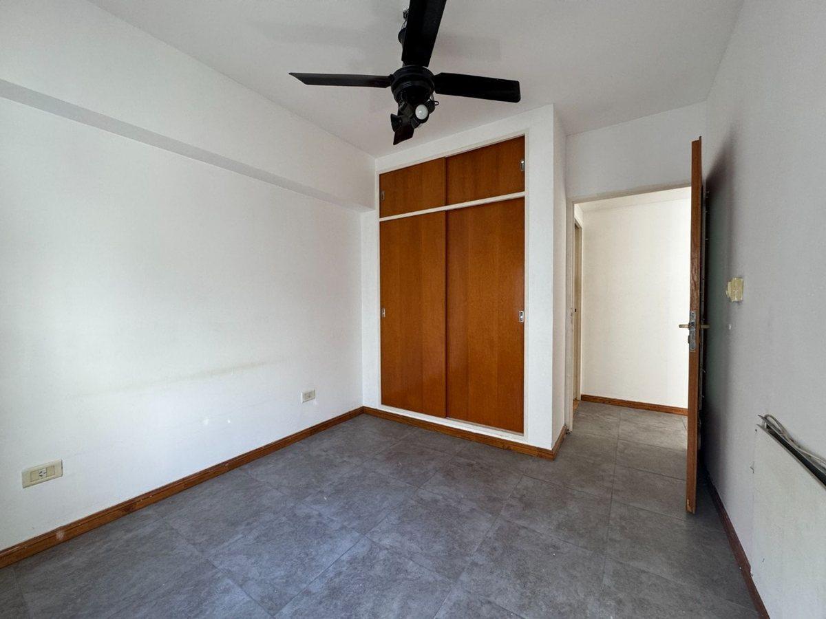 Foto de VENTA PH DE 2 AMB C/TERRAZA FLORES- APTO CREDITO, imagen 2