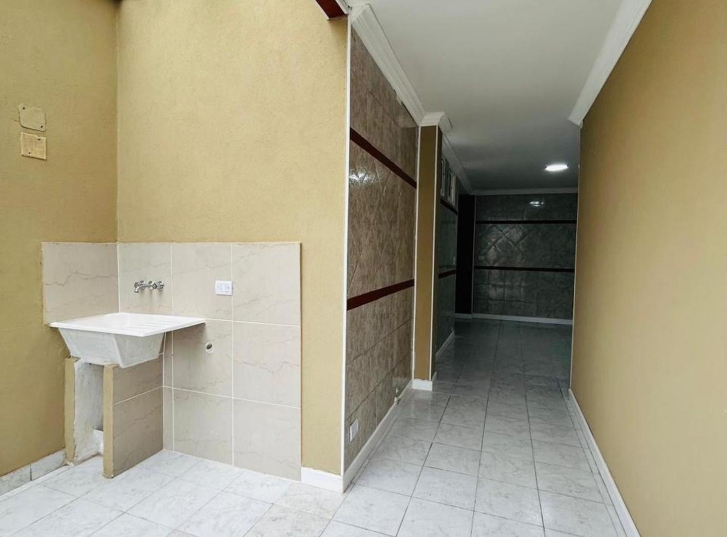 Foto de VENTA,PH,MATADEROS,C/PATIO,COCHERA, imagen 1