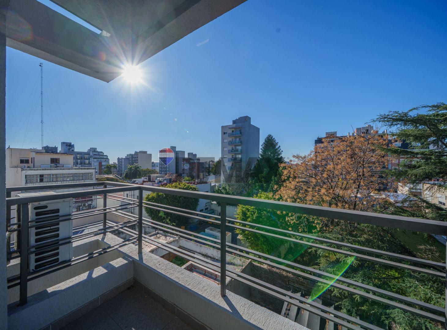 Foto de DEPTO 2 AMB CON BALCON EN EL CENTRO DE MORON, imagen 2