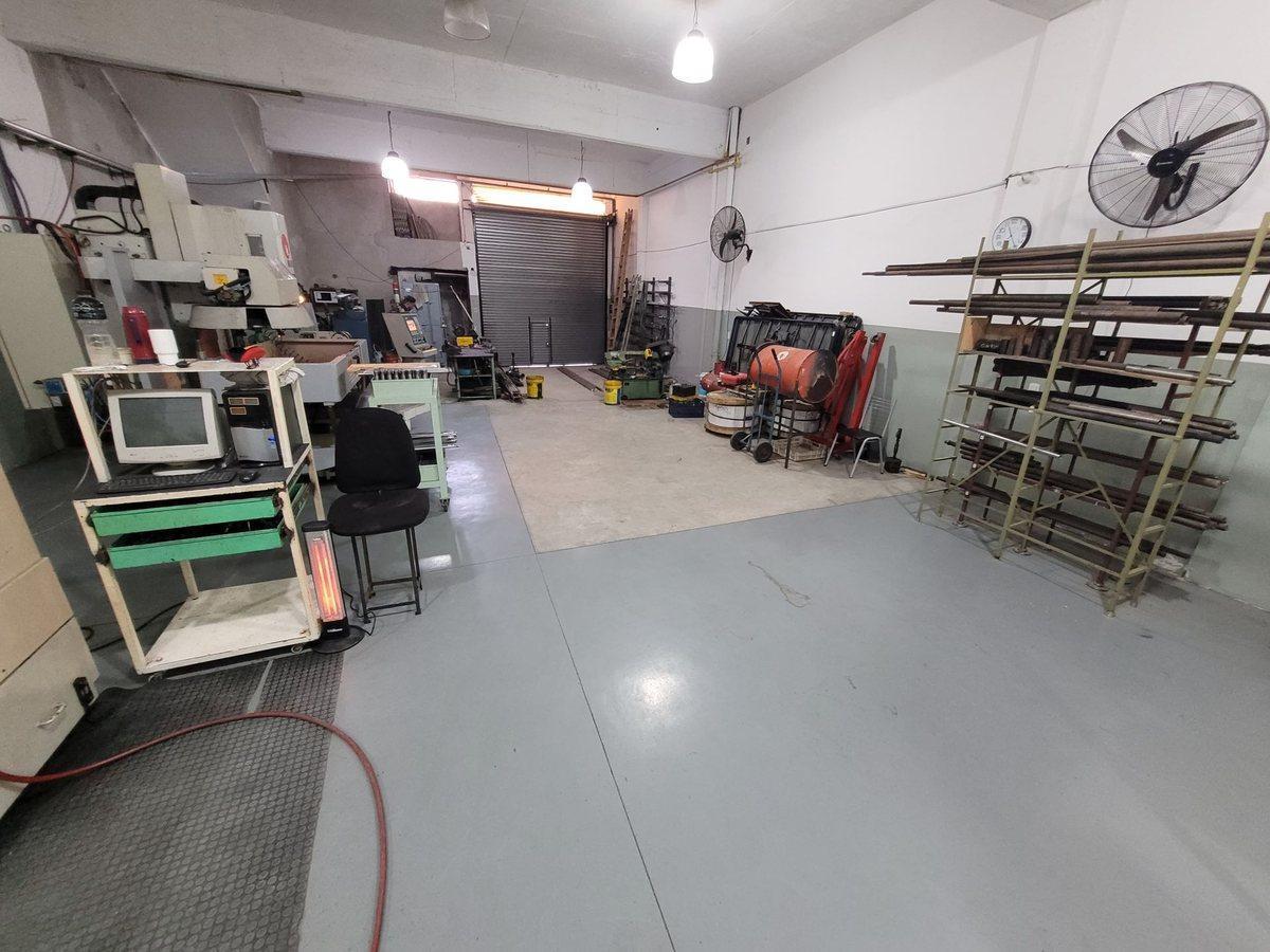 Foto de VENTA DEPOSITO OFICINAS Y DEPTO CON TERRAZA V LURO, imagen 2