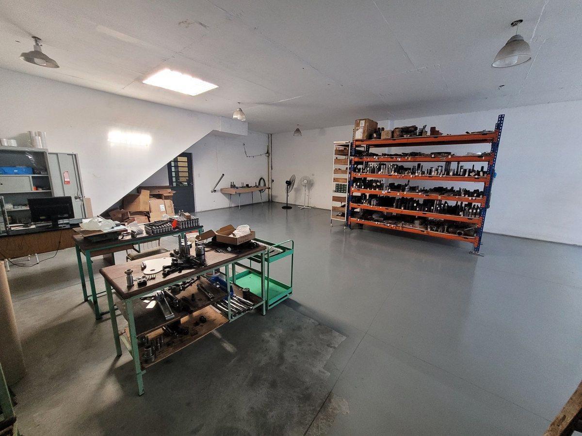 Foto de VENTA DEPOSITO OFICINAS Y DEPTO CON TERRAZA V LURO, imagen 3