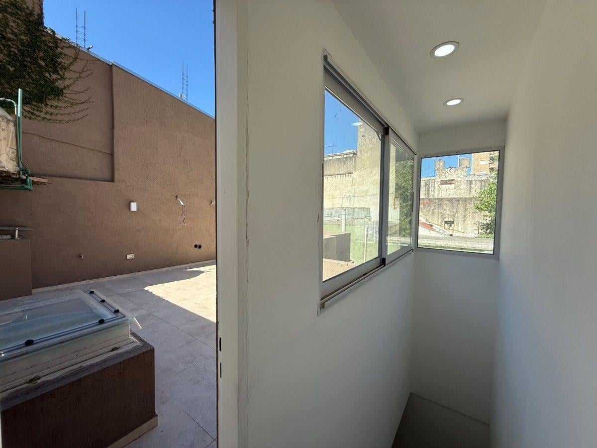 Foto de VENTA PH 3 AMB REFACCIONADO EN LANUS OESTE, imagen 2
