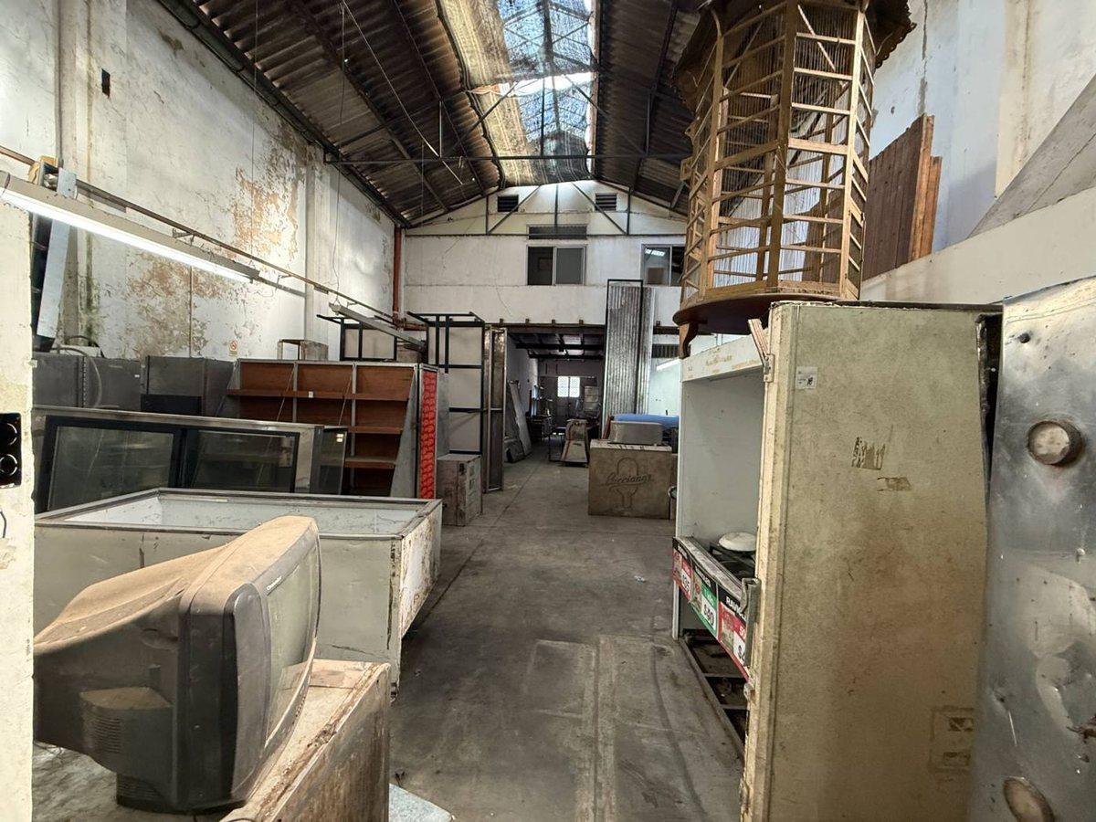 Foto de VENTA GALPON OPORTUNIDAD VALENTIN ALSINA 450M2, imagen 2
