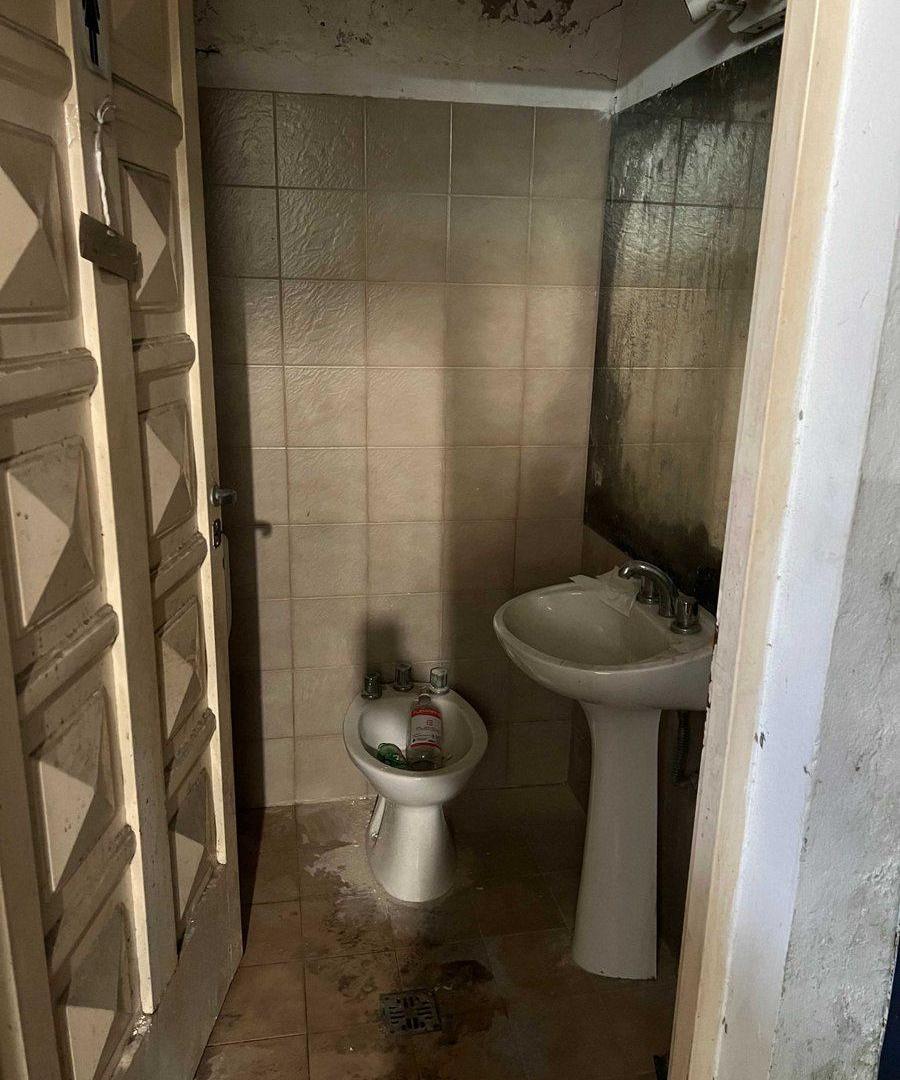 Foto de VENTA GALPON OPORTUNIDAD VALENTIN ALSINA 450M2, imagen 3