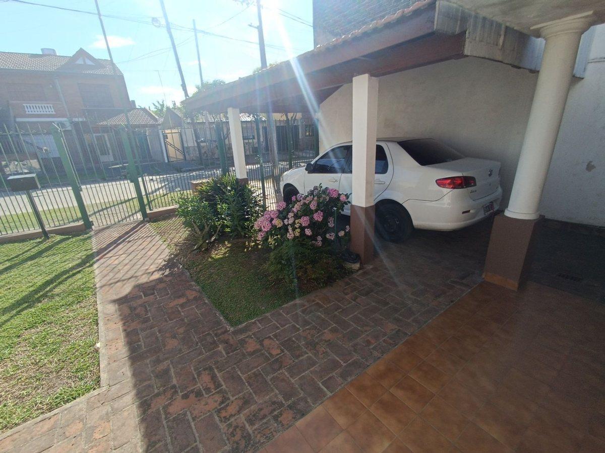 Foto de Venta Casa 4 ambientes c/ cochera y parque Quilmes, imagen 4