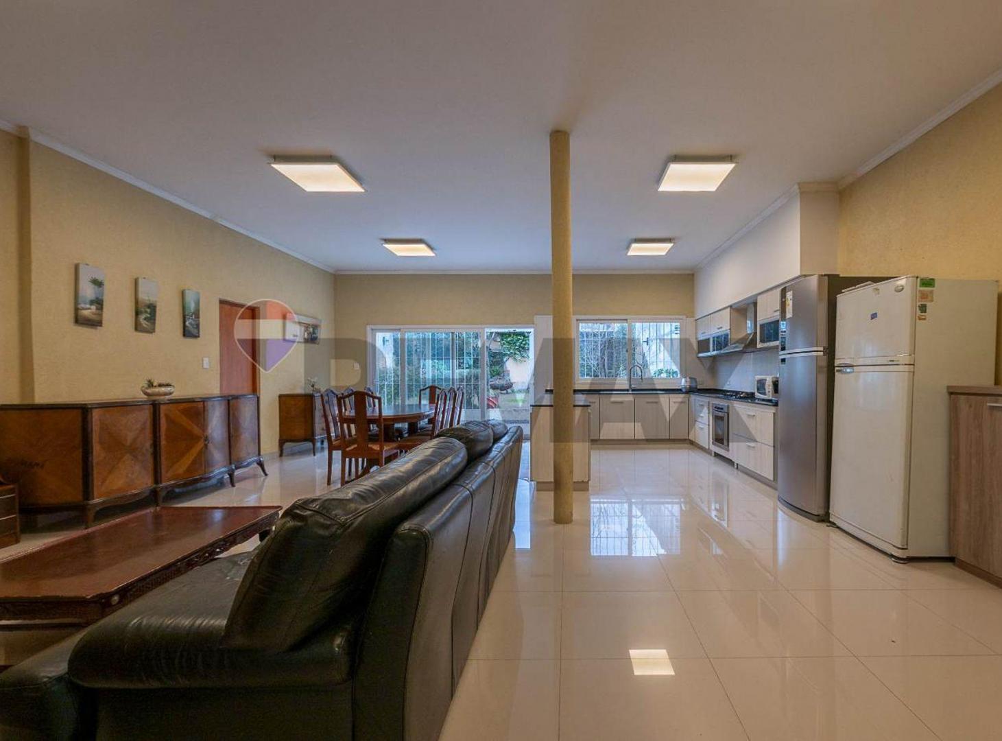 Foto de CASA EN VENTA 8 AMB CON JARDIN QUINCHO Y COCHERA, imagen 3