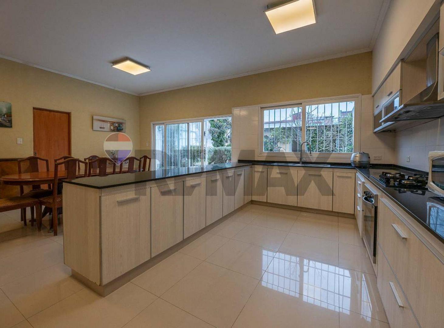 Foto de CASA EN VENTA 8 AMB CON JARDIN QUINCHO Y COCHERA, imagen 4