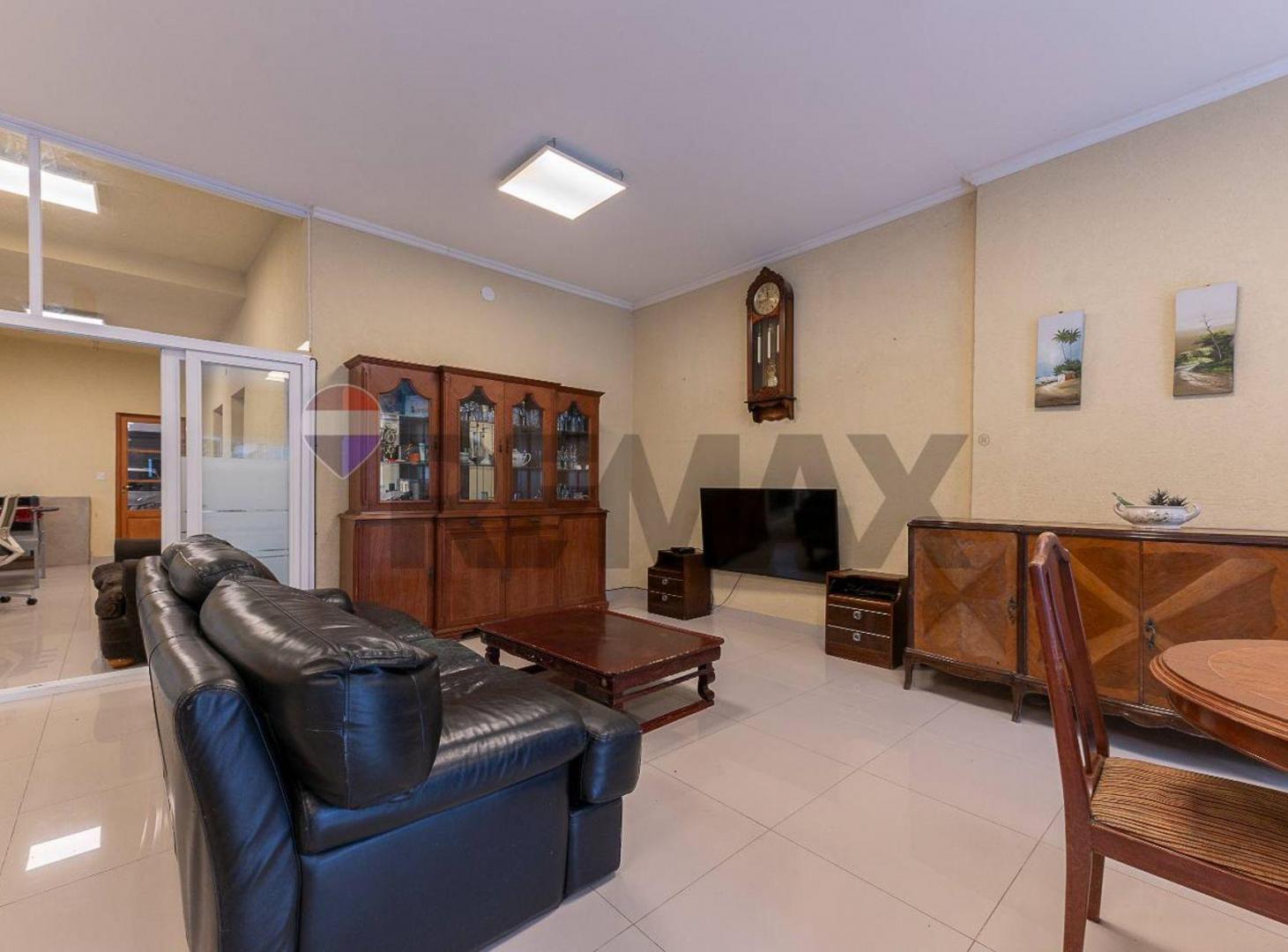 Foto de CASA EN VENTA 8 AMB CON JARDIN QUINCHO Y COCHERA, imagen 2