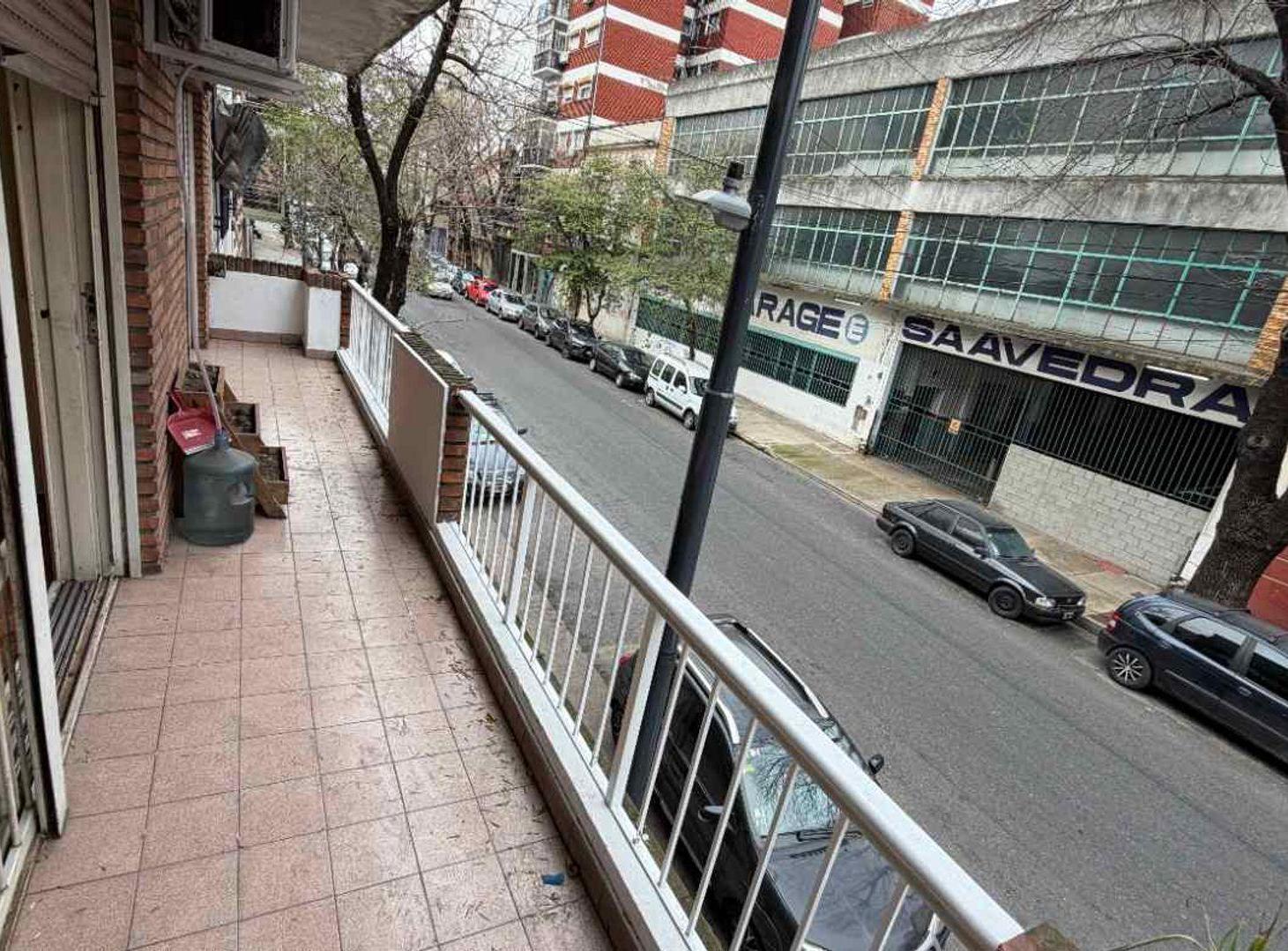Foto de PH de 2 ambientes con Patio & Parrilla & Balcón, imagen 3